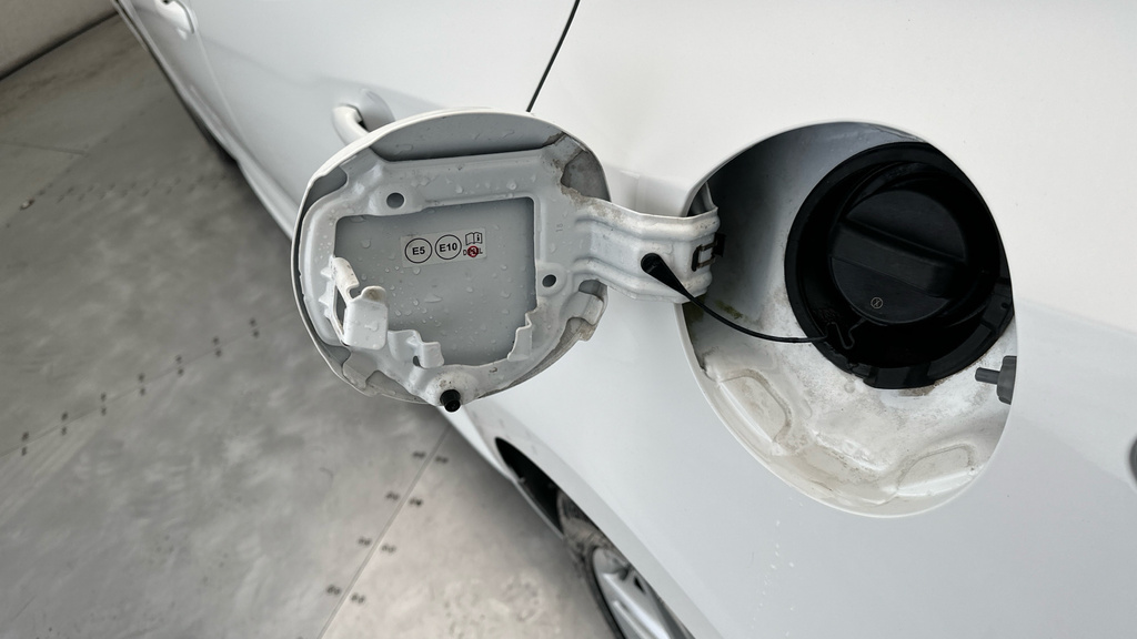 Toyota Corolla 1.8 Icon Tech 121 Bhp White #25