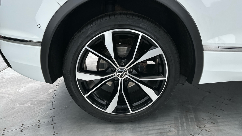 Volkswagen Tiguan Active Grey #26