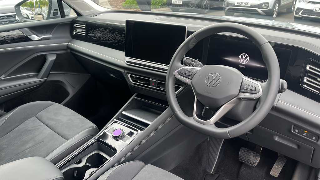 Volkswagen Tiguan Life White #9