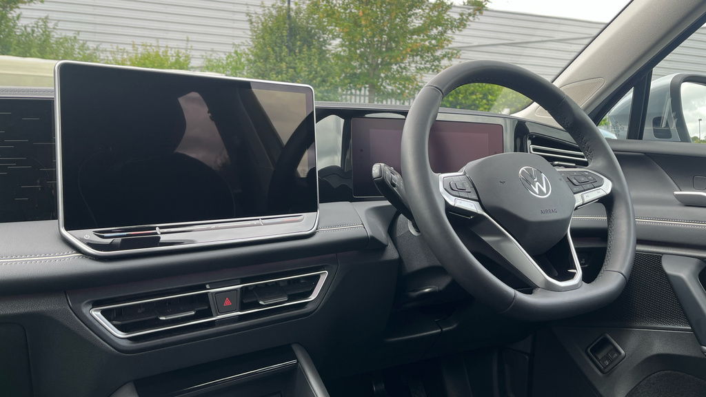 Volkswagen Tiguan Life White #12