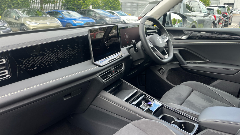Volkswagen Tiguan Life White #10