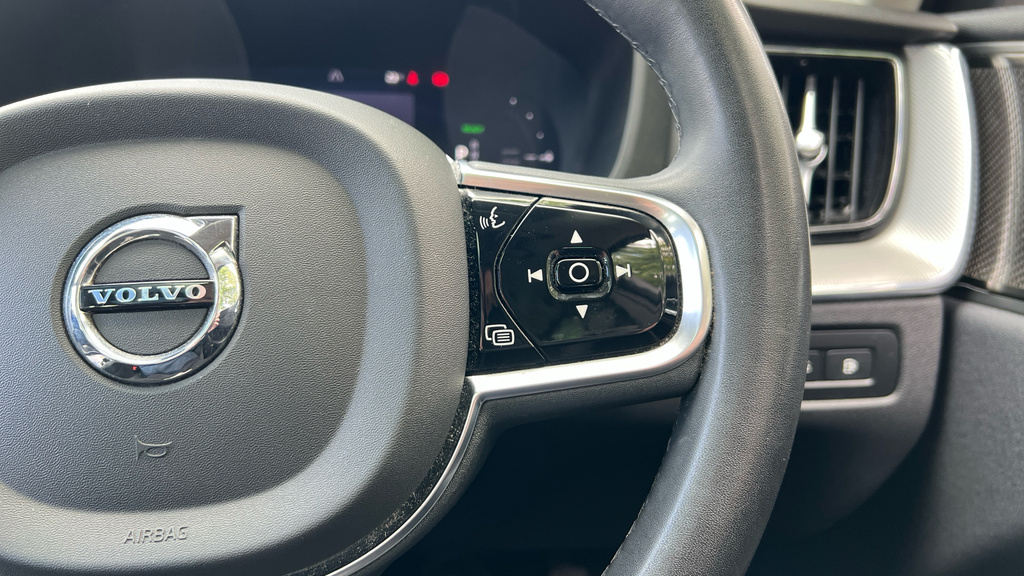Volvo XC60 Ultra Blue #30