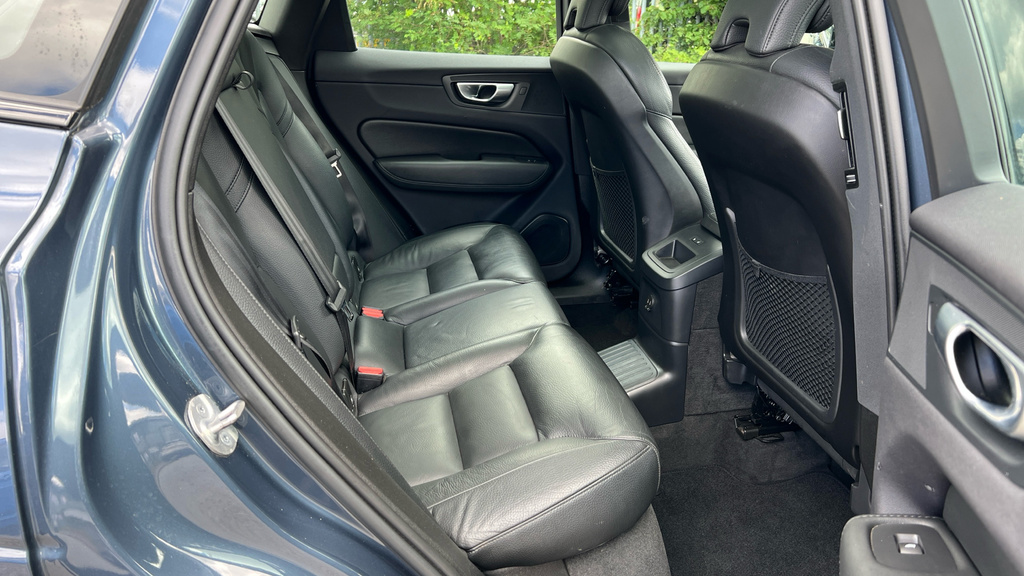 Volvo XC60 Ultra Blue #25
