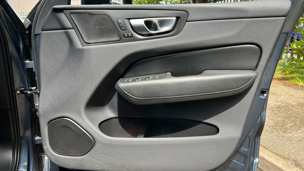 Volvo XC60 Ultra Blue #36