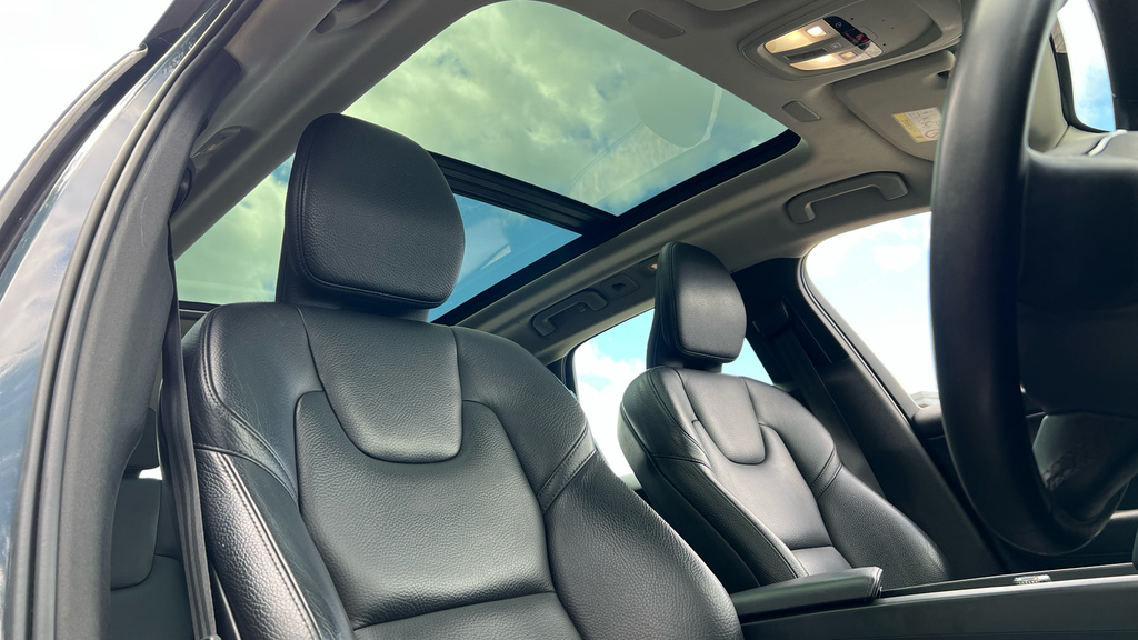 Volvo XC60 Ultra Blue #38