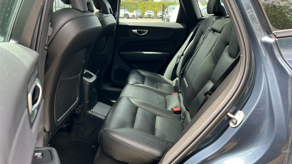 Volvo XC60 Ultra Blue #17