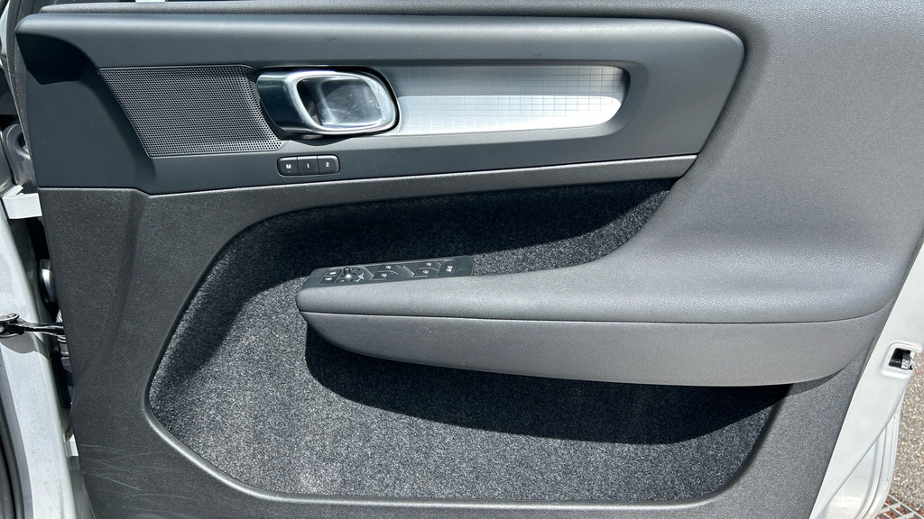 Volvo XC40 Recharge Plus, Single Motor Black #38