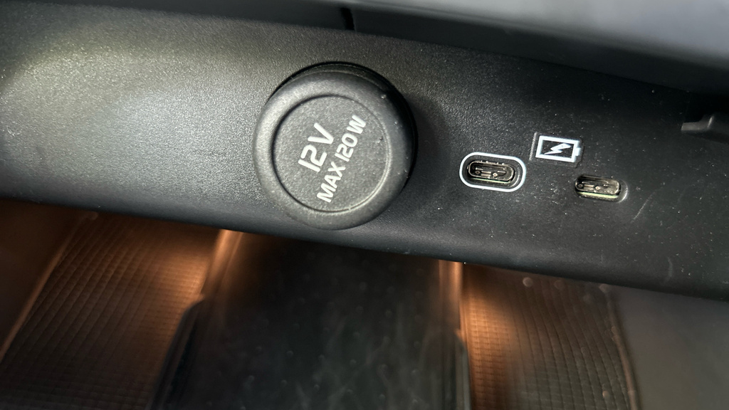 Volvo XC40 Recharge Plus, Single Motor Black #29