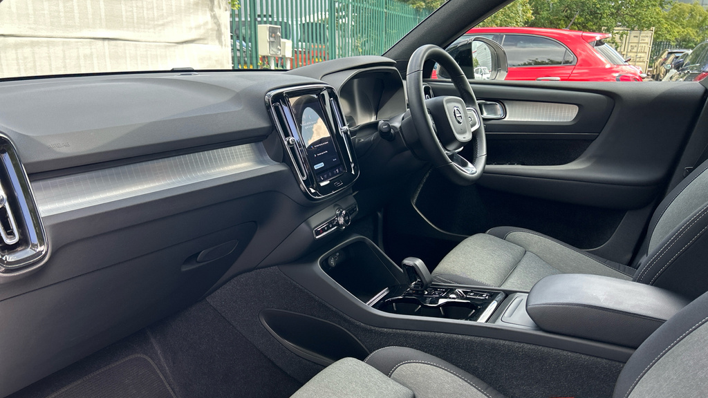 Volvo XC40 Recharge Plus, Single Motor Black #10