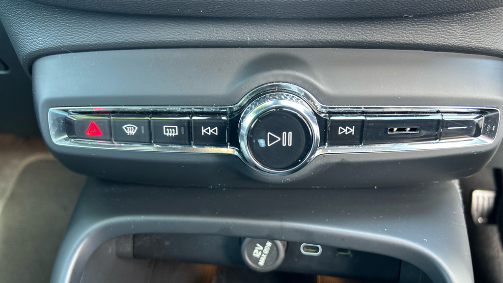 Volvo XC40 Recharge Plus, Single Motor Black #56