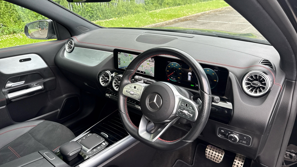 Mercedes-Benz EQA Amg Line Premium Black #10