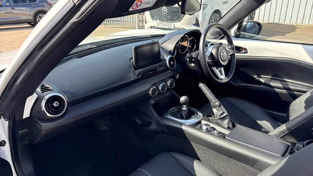 Mazda MX-5 RF 1.5 Skyactiv G Exclusive Line Convertible Petr Red #19