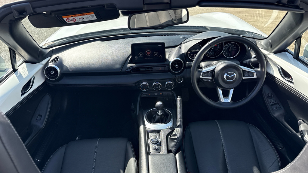 Mazda MX-5 RF 1.5 Skyactiv G Exclusive Line Convertible Petr Red #24
