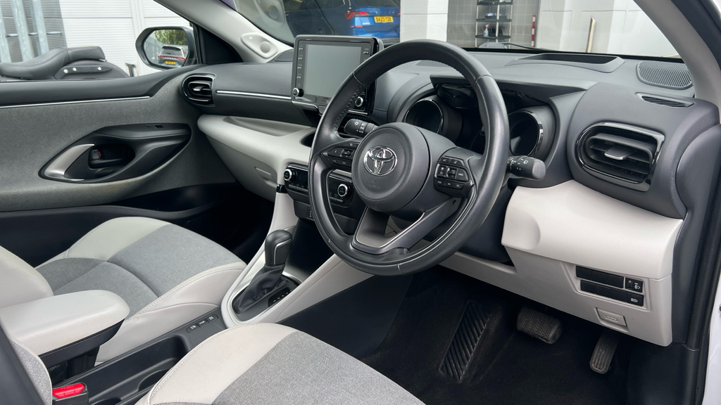 Toyota Yaris Dynamic Blue #9