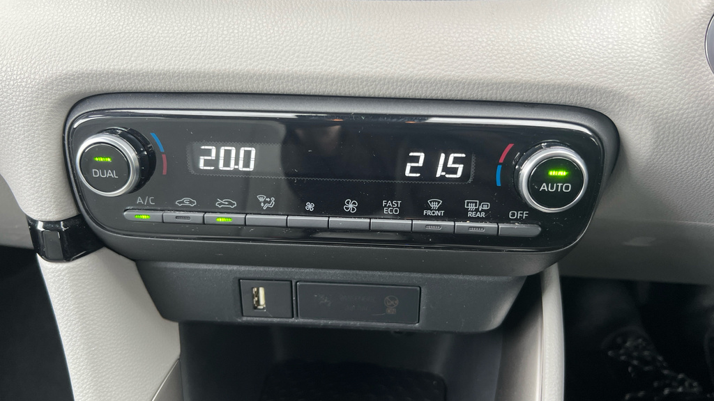 Toyota Yaris Dynamic Blue #32