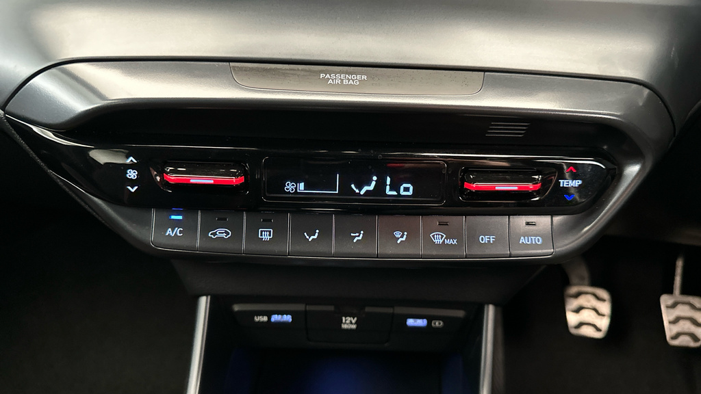 Hyundai I20 Premium White #17
