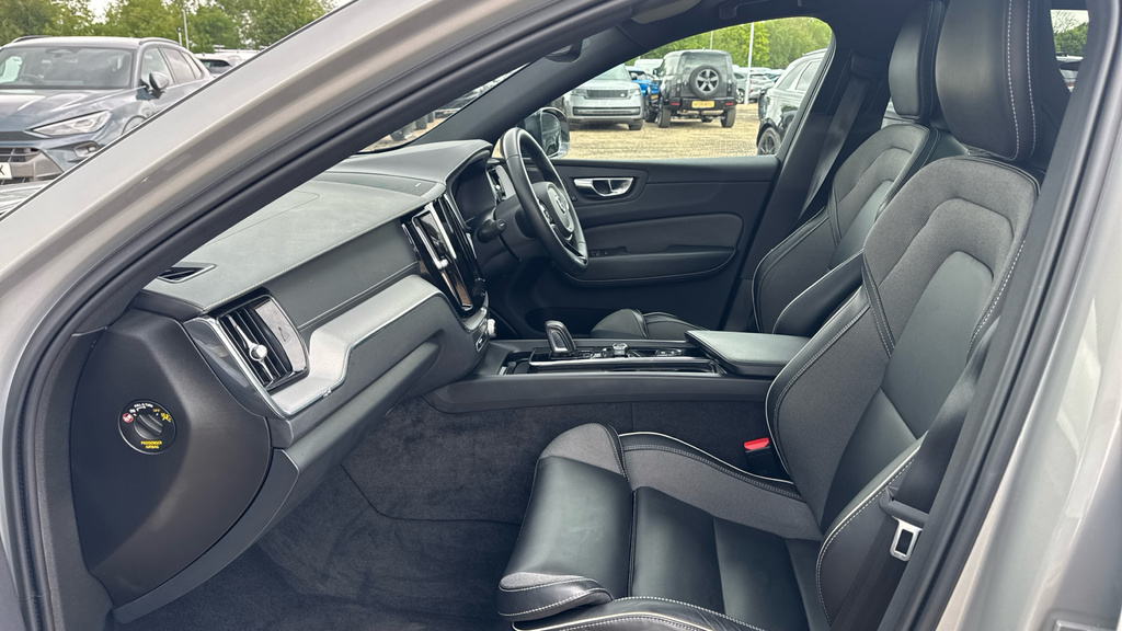 Volvo XC60 R Design Grey #42