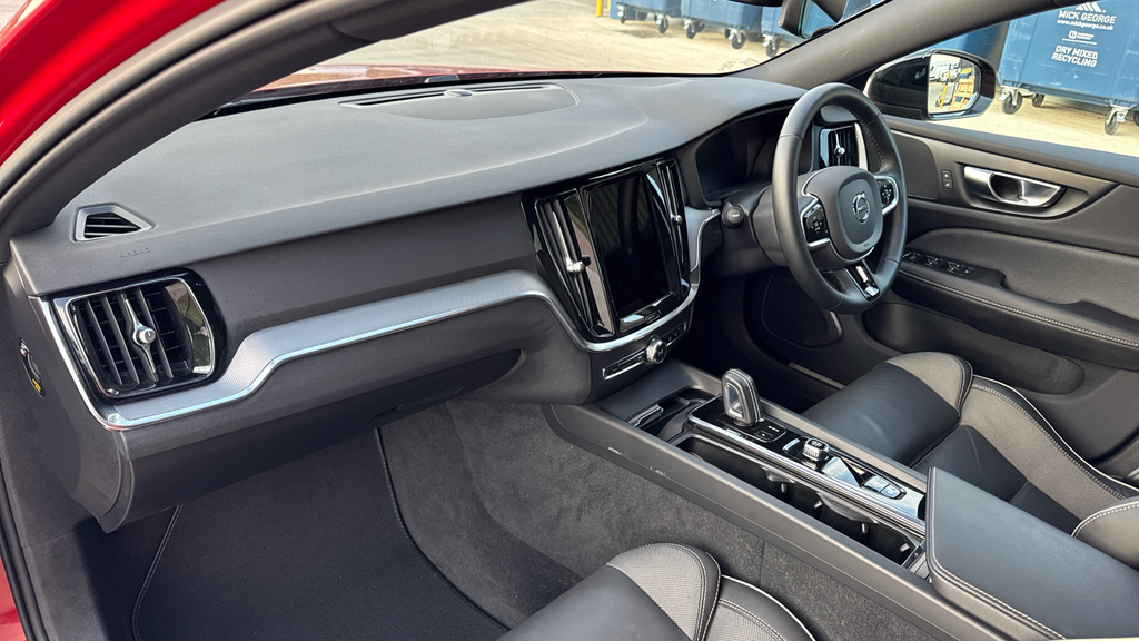 Volvo V60 R Design Grey #10