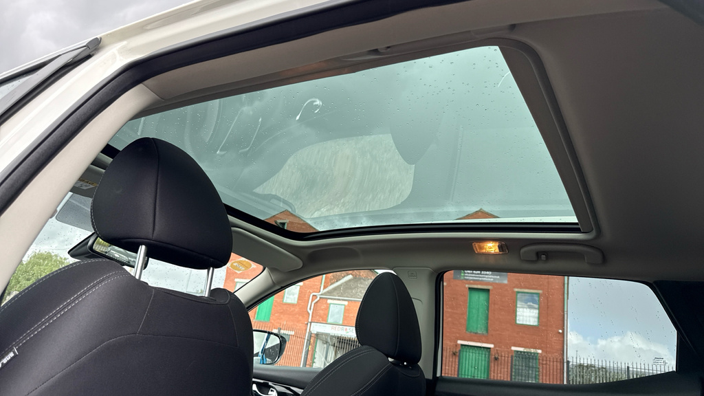 Nissan Qashqai Acenta Premium Red #3