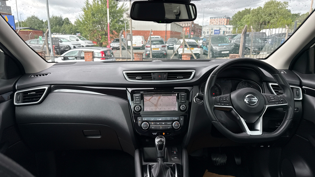Nissan Qashqai Acenta Premium Red #18