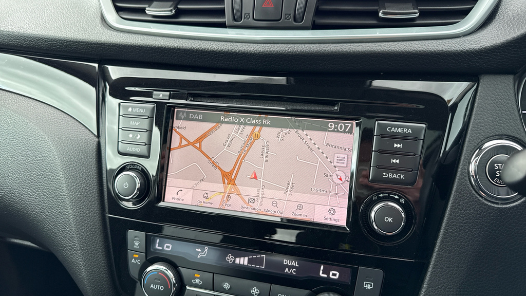 Nissan Qashqai Acenta Premium Red #23