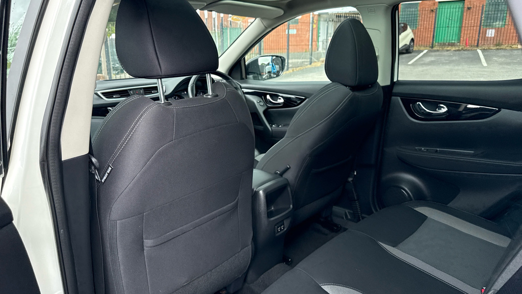 Nissan Qashqai Acenta Premium Red #25