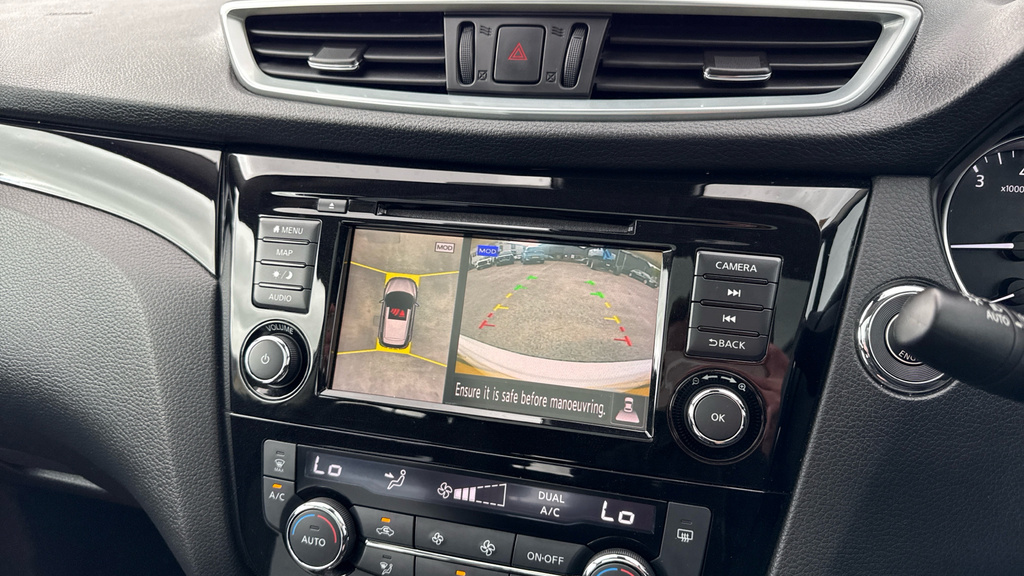 Nissan Qashqai Acenta Premium Red #7