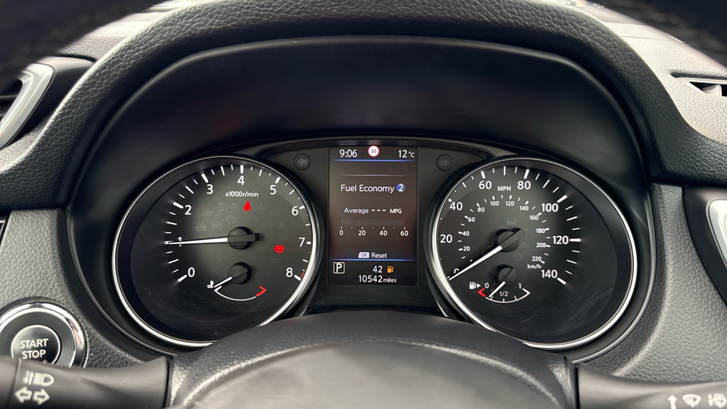Nissan Qashqai Acenta Premium Red #24