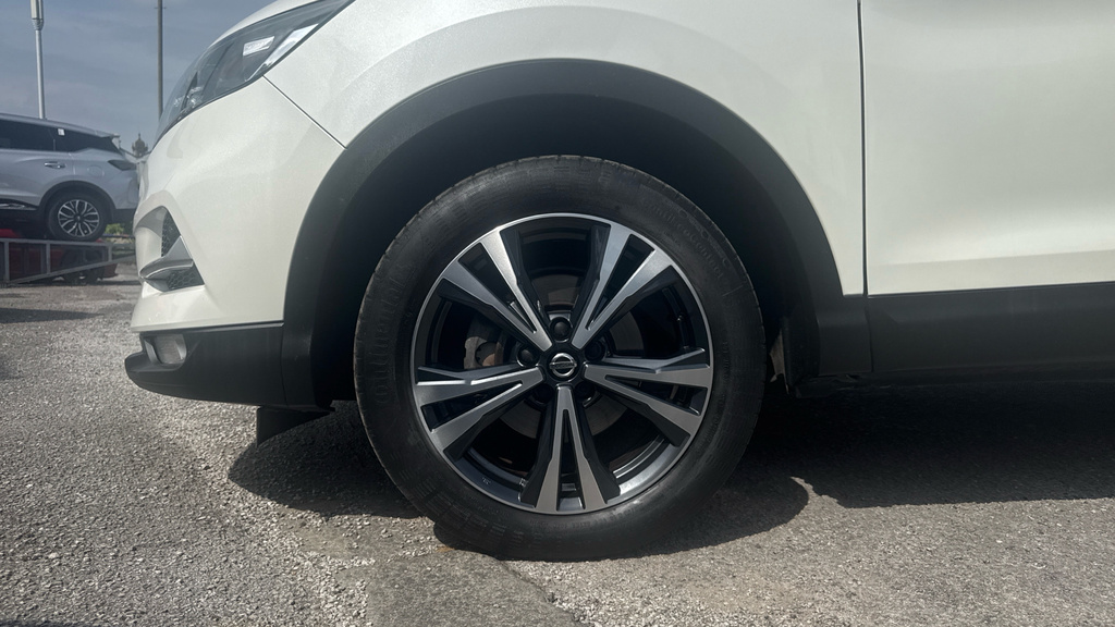 Nissan Qashqai Acenta Premium Red #27