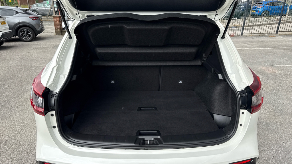 Nissan Qashqai Acenta Premium Red #26