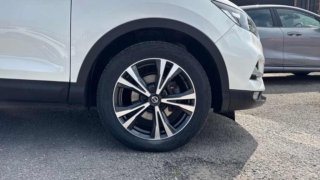 Nissan Qashqai Acenta Premium Red #30