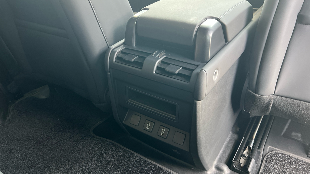 Land Rover Defender 110  #27