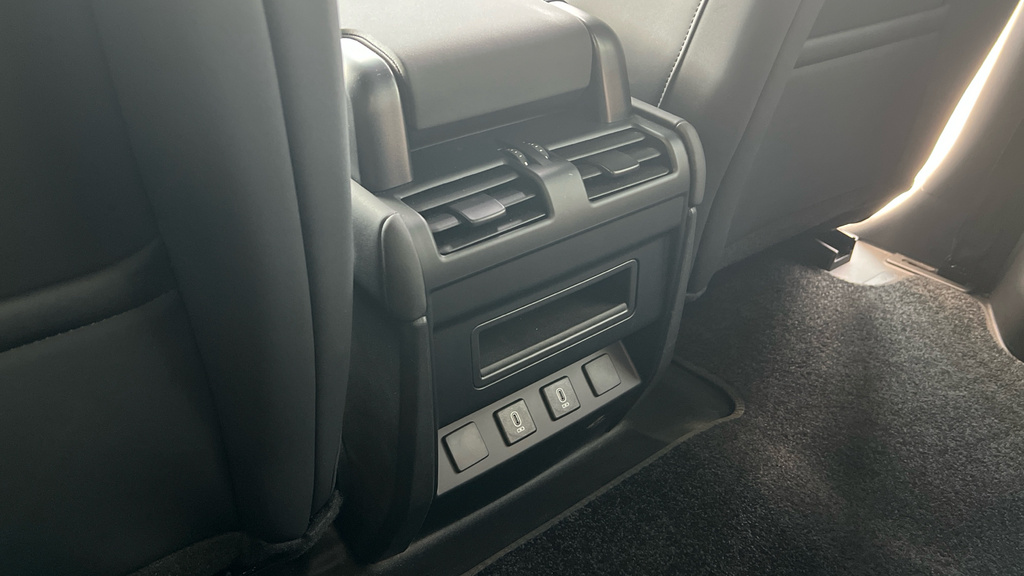 Land Rover Defender 110  #46