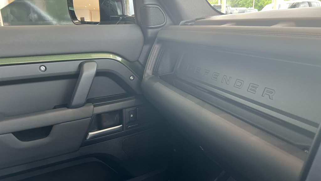Land Rover Defender 110  #33