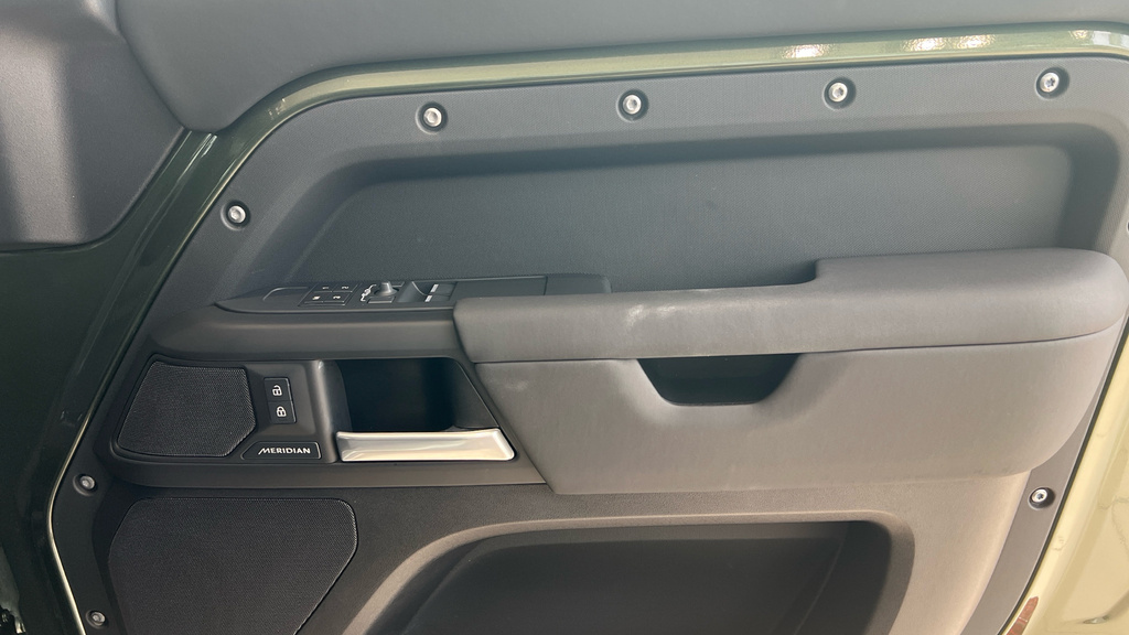 Land Rover Defender 110  #44
