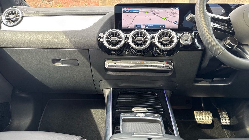 Mercedes-Benz GLA Class Amg Line Silver #15