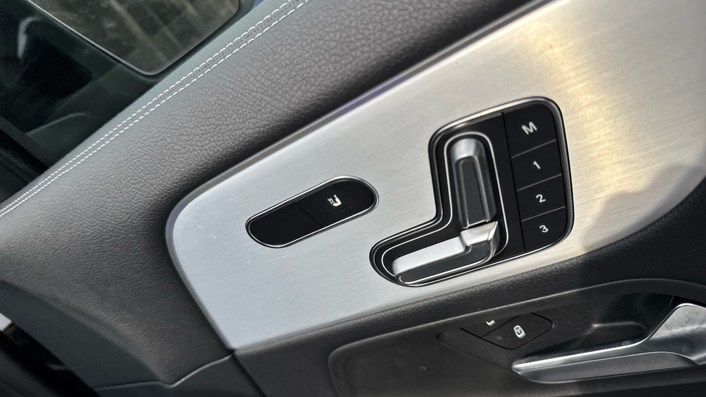 Mercedes-Benz GLA Class Amg Line Silver #45