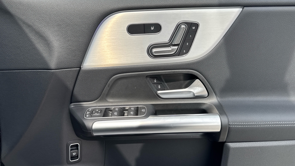Mercedes-Benz GLA Class Amg Line Silver #40