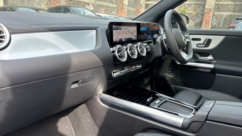 Mercedes-Benz GLA Class Amg Line Silver #13
