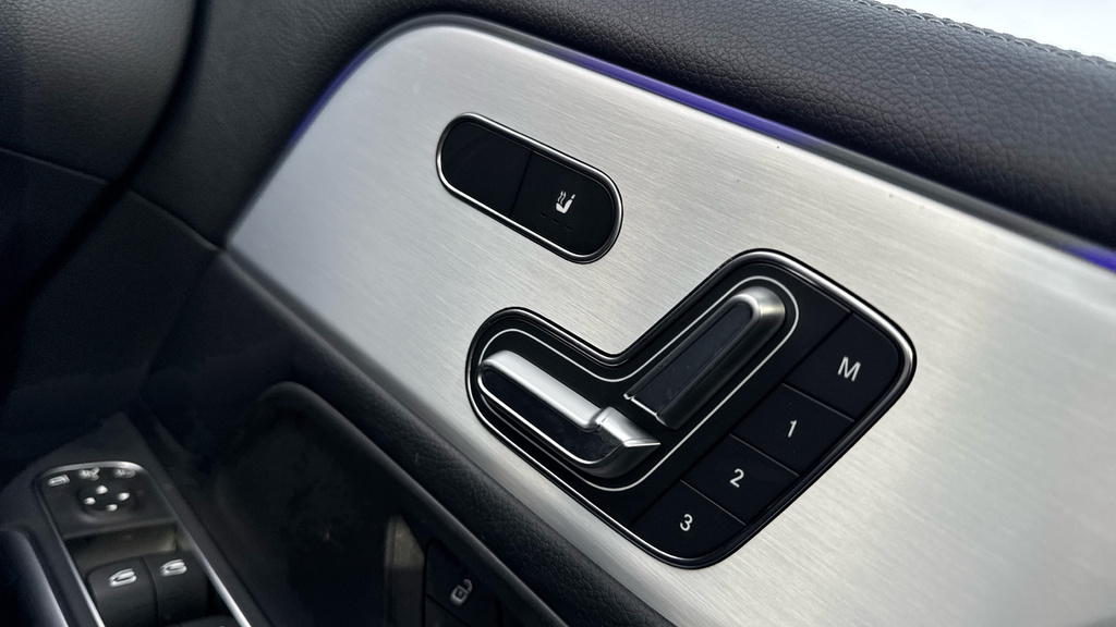 Mercedes-Benz GLA Class Amg Line Silver #57