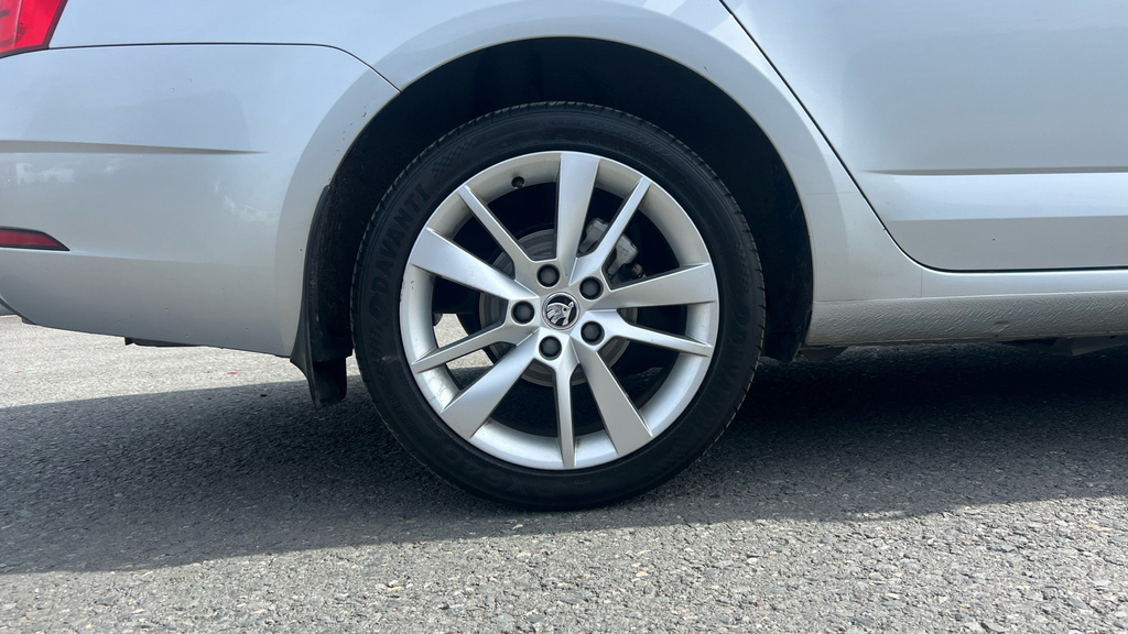 Skoda Octavia 1.5 Tsi Se Technology Grey #17