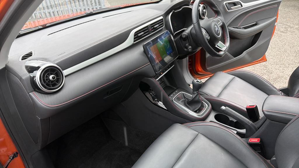 MG ZS 72.6Kwh Trophy Suv 156 Ps Red #10