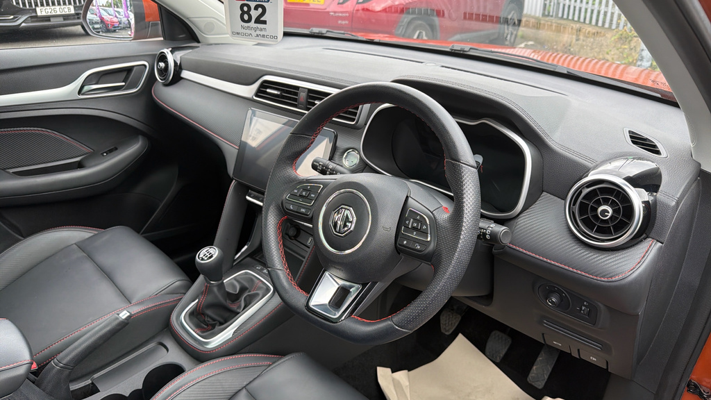 MG ZS 72.6Kwh Trophy Suv 156 Ps Red #9
