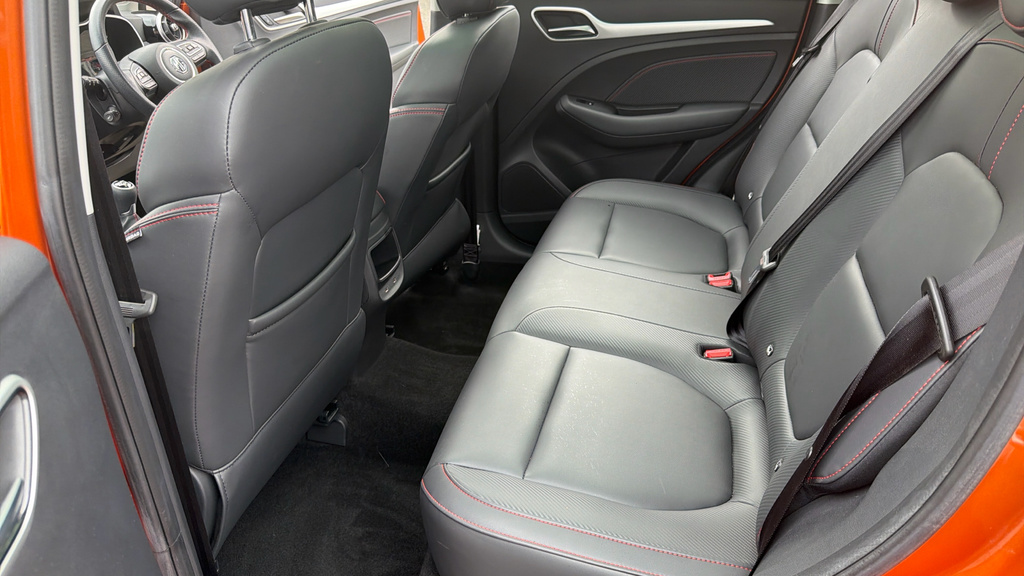 MG ZS 72.6Kwh Trophy Suv 156 Ps Red #14