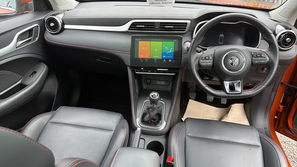 MG ZS 72.6Kwh Trophy Suv 156 Ps Red #11