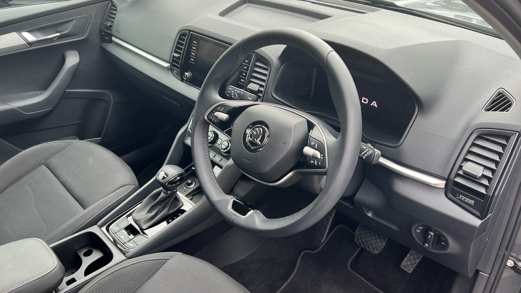 Skoda Karoq Petrol White #9