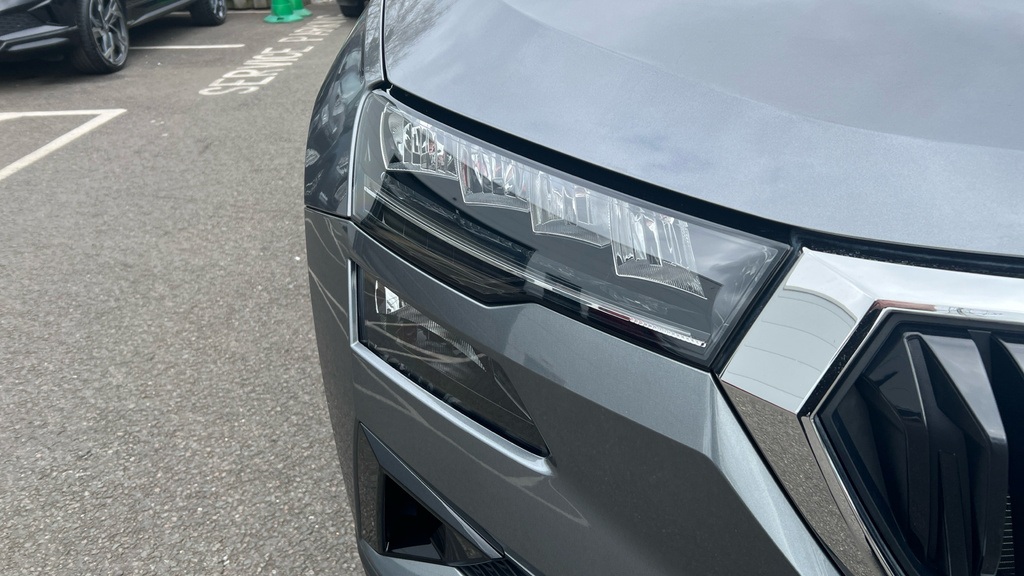Skoda Karoq Petrol White #22