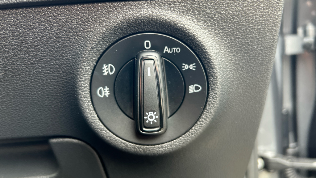 Skoda Karoq Petrol White #28