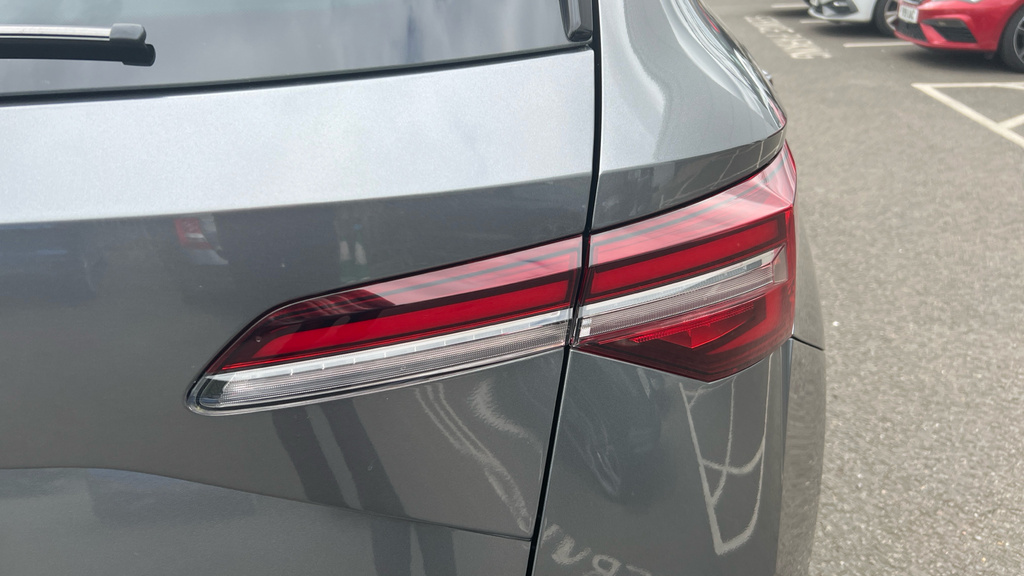 Skoda Karoq Petrol White #21