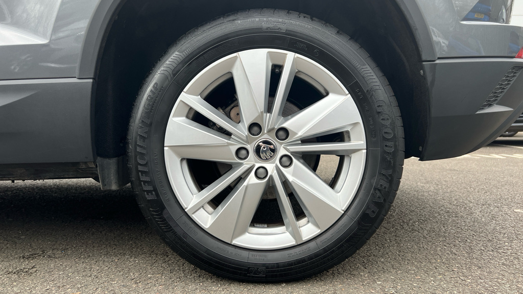 Skoda Karoq Petrol White #18
